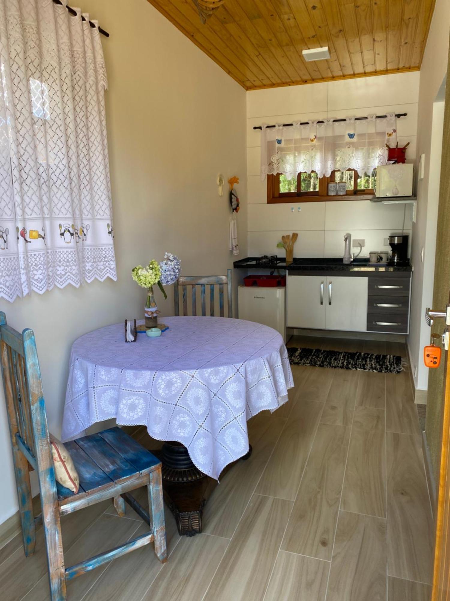 Casa Aconchegante Na Montanha Apartment กังโปสดูจอร์เดา ภายนอก รูปภาพ